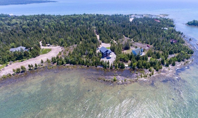Northern Bruce Peninsula Cottage | Tobermory Modern Waterfront Escape w/kayaks!