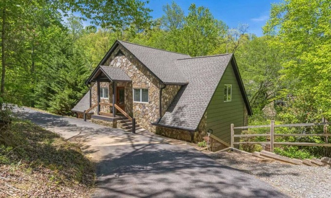 Blue Ridge House | Toccoa River Cottage Romantic River Access