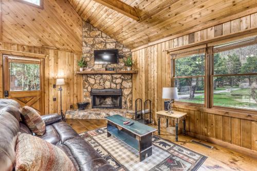 Mineral Bluff House | Toccoa River Retreat