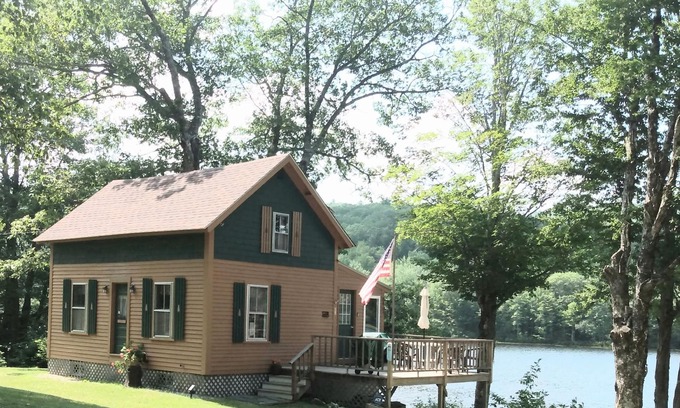 Greenwood Cabin | Toddy's camp on the pond