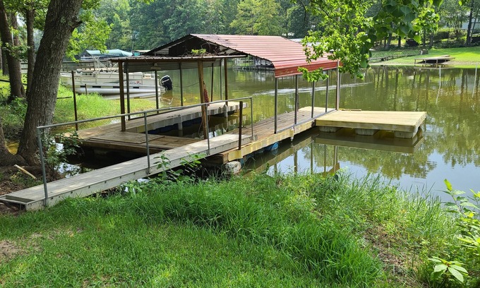 Hemphill House | Toledo Bend Water Front! Nestled on a quiet cove with boat&swimming dock