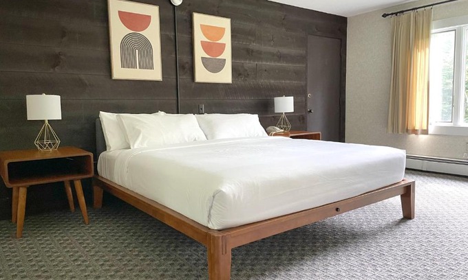 Manchester Center Hotel | Toll Road Inn