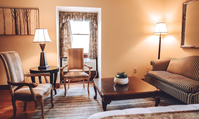 Milford Hotel | Tom Quick Inn