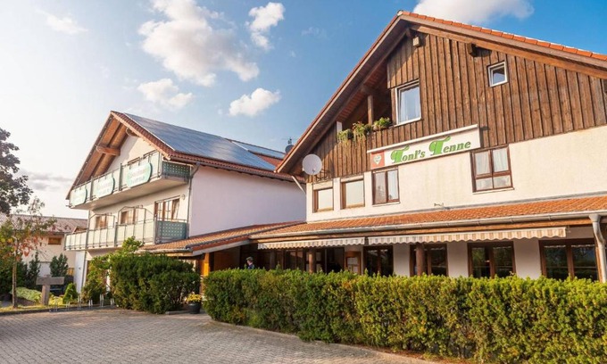 Eschbach Hotel | Tonis Tenne