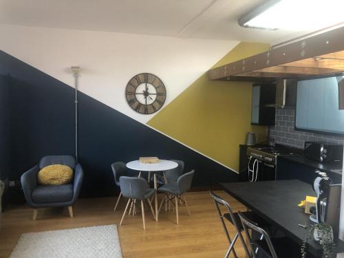 Ipswich Apartment | Toothbrush Apartments - Central Ipswich - Lloyds Avenue