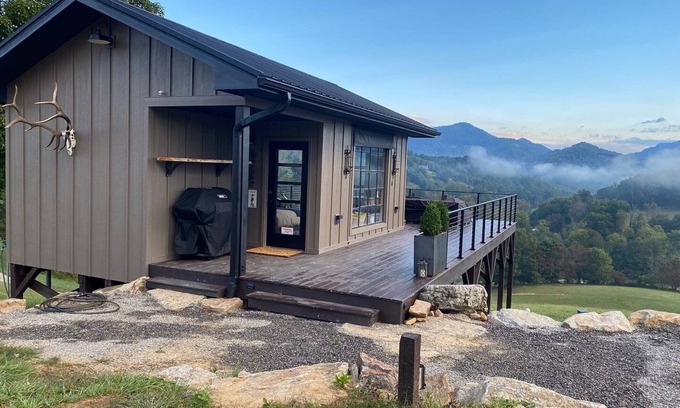 Waynesville House | Top 1% Airbnb! Open air cabin, sweeping views at low elevation, in the Smokies!