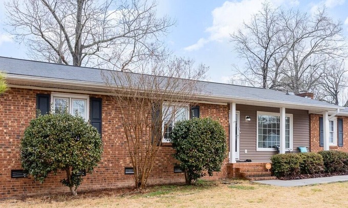 Northeast Raleigh House | Top convenience for Work or Play in Raleigh. Pet friendly 3 bdrm 2 ba