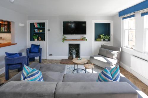 Upper Town Apartment | Top Floor at 13 Rivers Street