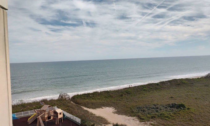 McCutcheon Field Condo | Top floor condo in N. Topsail Beach. Views of the beach & Intracoastal Waterway!
