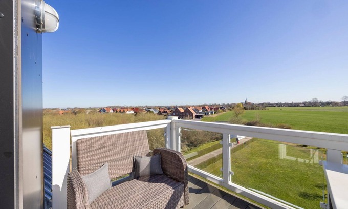 Wremen Apartment | Top floor apartment near the beach with sauna, two balconies and great views -