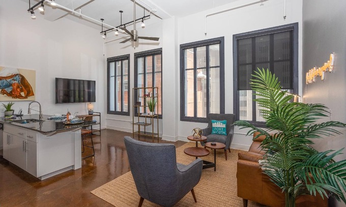Downtown Fort Worth Apartment | Top Floor Deluxe Penthouse | Heart of Downtown FTW