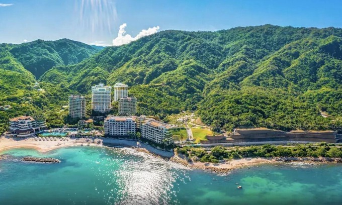 South Shore Hotel Area Resort | Top-Floor Grand Penthouse:360° Ocean and Jungle Views, Jacuzzi, Butler, No Fees!