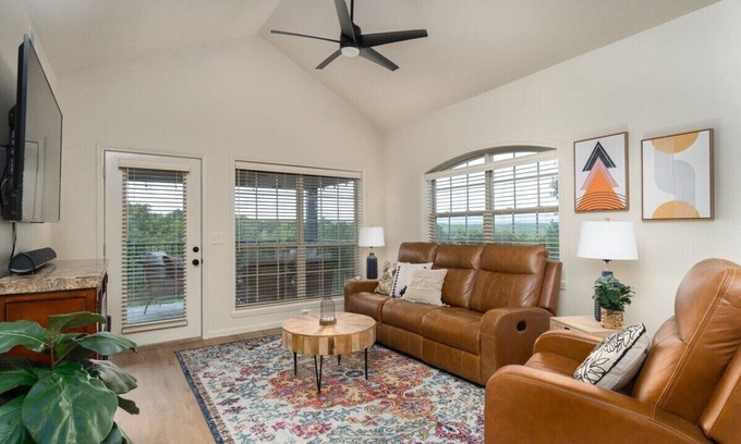 Branson West Condo | TOP FLOOR UNIT with golf course views close to Silver Dollar City!