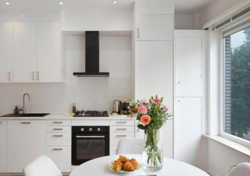 Sint-Andries Apartment | Top Location - City Center 1BR with Stylish Decor