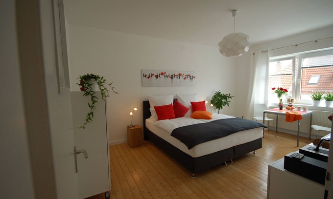 Sudstadt-Bult Apartment | Top location in the heart of Hanover! Chic, quiet guest apartment for up to 2 people