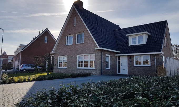 Zoutelande House | TOP LOCATION! Vacation home for 2 people, 100m from the beach and center