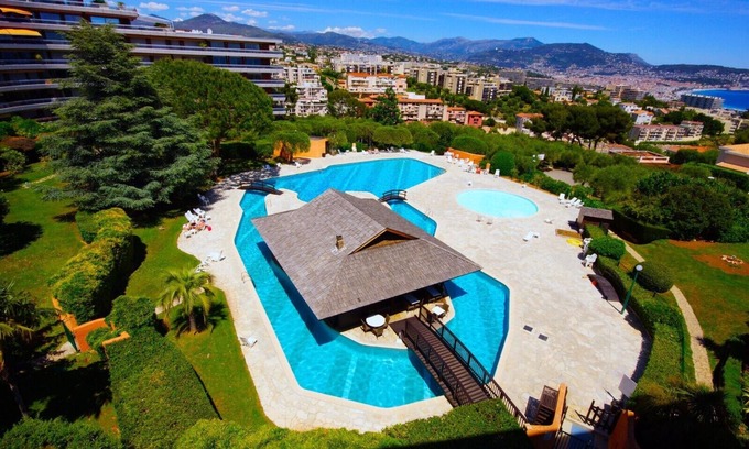 Caucade Apartment | Top-of-the-range studio comfort, swimming pool, tennis court, park, security