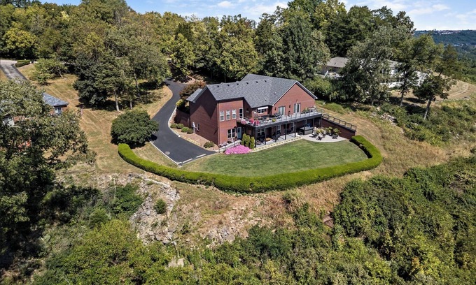 Frankfort Apartment | TOP OF THE ROCK Hot tub EV Charger Buffalo Trace Bourbon Trail Fire Pit