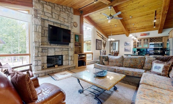 Snowmass Village Condo | Top of the Village - Summit 306