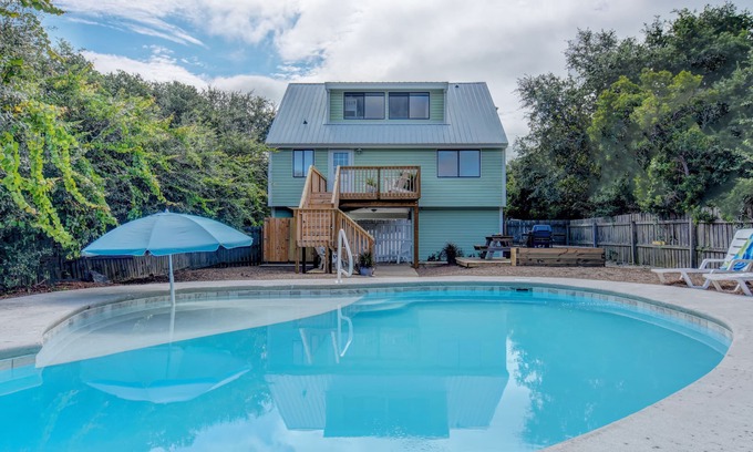 Surf City House | Top-Rated Beach Rental. Super clean & well-appointed. Private heated pool!