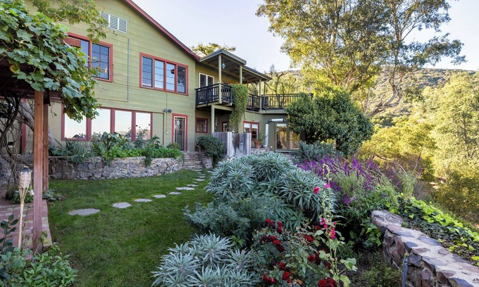 Fernwood House | Topanga Canyon Retreat - 3BR/3BA with Deck, Views and Herbal Room
