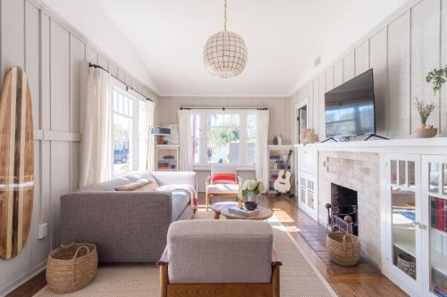 Village of La Jolla House | Topaz By AvantStay Adorable Cottage Walking Distance to Beach w Large Patio