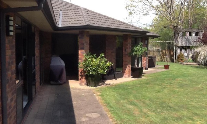 Turangi House | Topia bed and breakfast