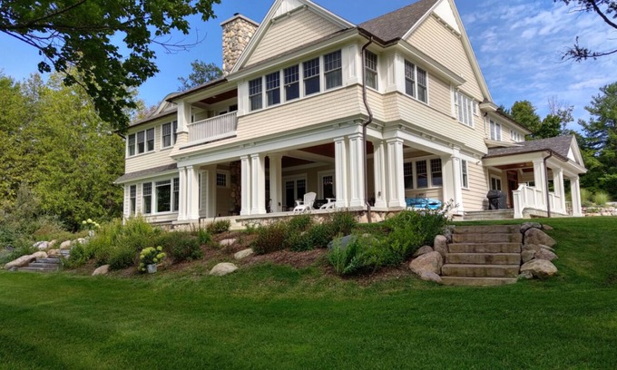 Alden House | TORCH LAKE EXECUTIVE LODGE