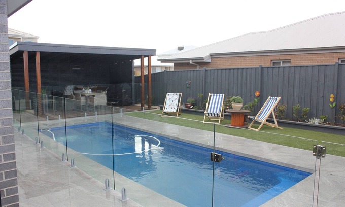Torquay House | Torquay by the Sea excellent for families or small group of friends.
