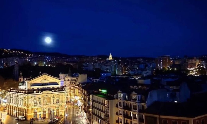 Bilbao City Centre Apartment | TORRE SOLOKOETXE -Bilbao from the heights. Basque government license LBI227