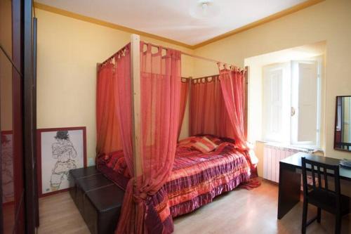 Tuscania House | Torretta 16 red room