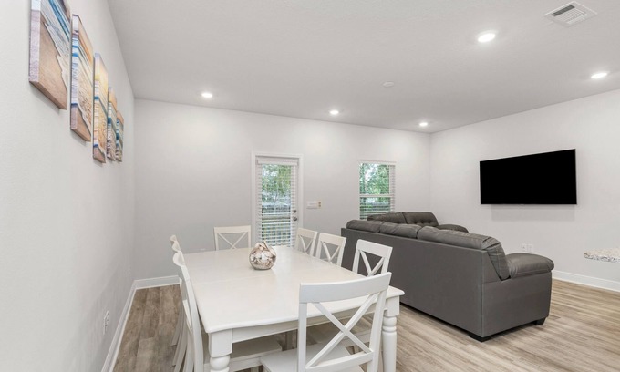 Wright House | Tortuga Cove: Coastal Charm & Comfort Just Minutes from the Beach!