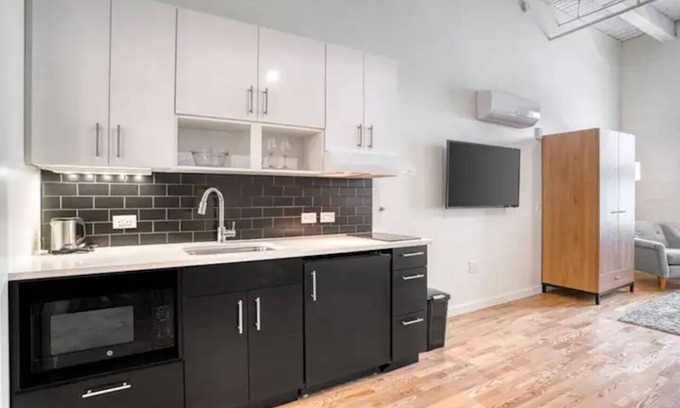 Downtown Hartford Apartment | Totally Private Cozy studio in awesome Hartford with WiFi, AC