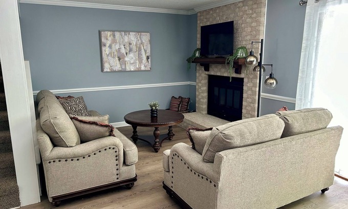 Greenville House | Totally Renovated Greenville Townhome - Pirate Fans & Monthly Renters Welcome!