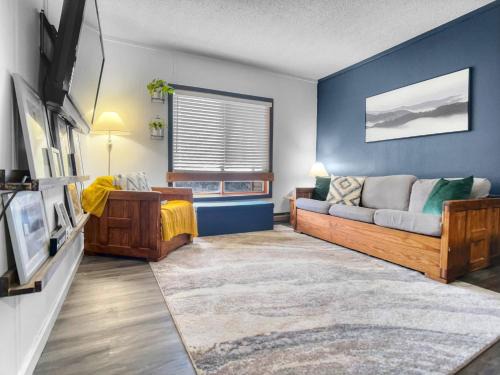 Snowshoe Apartment | TOTW324 Stunning Views Ski In Out WiFi Slopeside