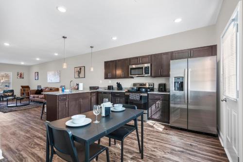 Clarksville House | Touch Of Jazz-workspace 300mbps Wifi