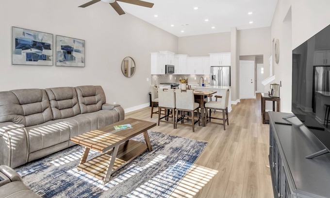 Central House | TOUCHDOWN! Beautiful townhome 4 miles to Clemson University with Game Room!