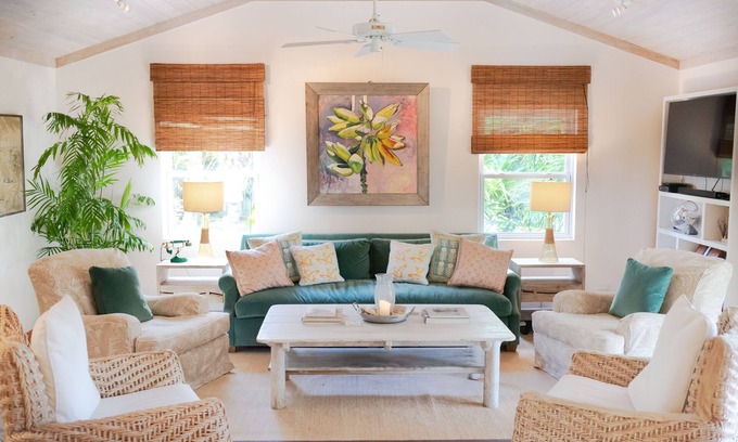 Dunmore Town House | Touchstone's House on Beachside - Tropical 1 Acre Property.