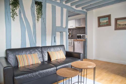 Arsenal Apartment | Tour Eiffel view, Top Floor Apt Marais Vosges