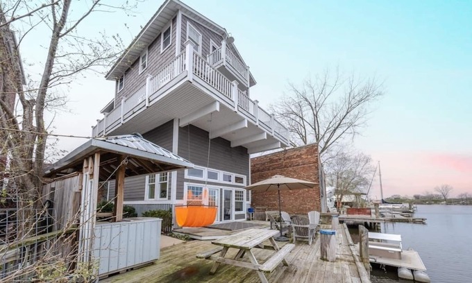 Benton Harbor House | Tower House: Canal-Front Luxury Retreat
