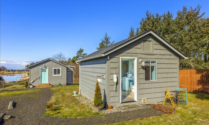 Grayland House | Towhee Cottage