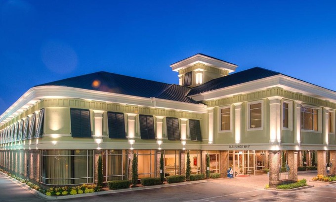 West Ashley Hotel | Town & Country Inn and Suites