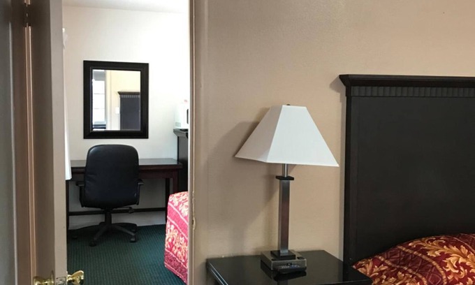 Weed Hotel | Town House Motel