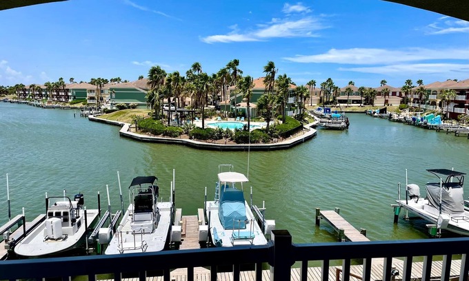 Laguna Vista House | Town House On The Bay