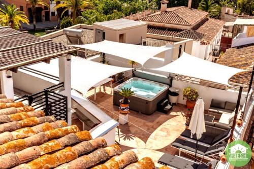 Vinuela House | Town house with jacuzzi and foosball table