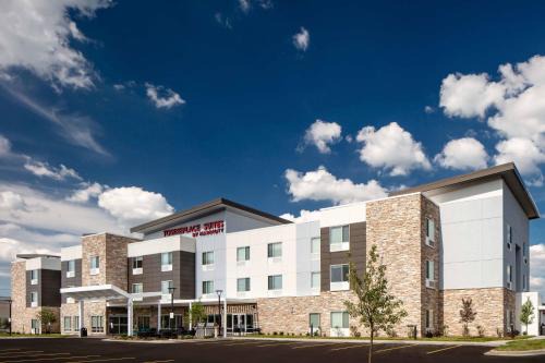 West Bend Hotel | TownePlace Suites By Marriott Milwaukee West Bend