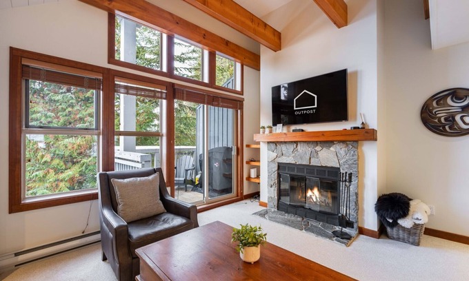 Blackcomb Condo | Townhome | BBQ | Pets | Free Parking | Wifi