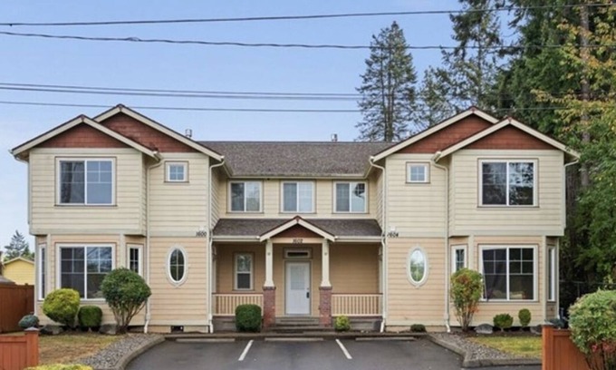 Shelton House | Townhome in Shelton