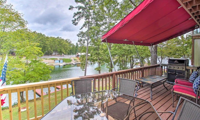 Hot Springs Village House | Townhome on Lake Desoto: Deck + Water Views!
