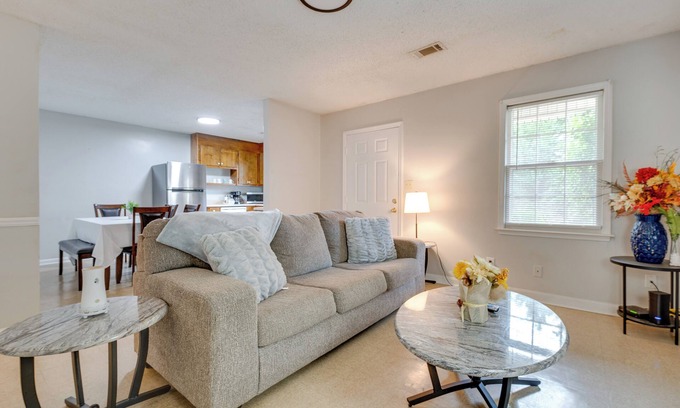 Cedartown House | Townhome w/Porch: 2 Mi to Central Cedartown!